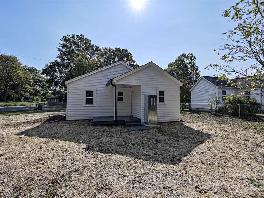 2207 Gardner Street, Gastonia, NC 28054.  MLS# CAR4274136, YatesRealty ID 21668. 