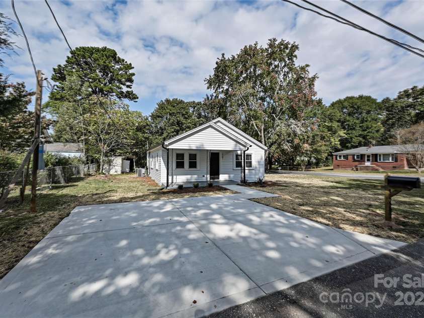 2207 Gardner Street, Gastonia, NC 28054.  MLS# CAR4274136, YatesRealty ID 21668. 