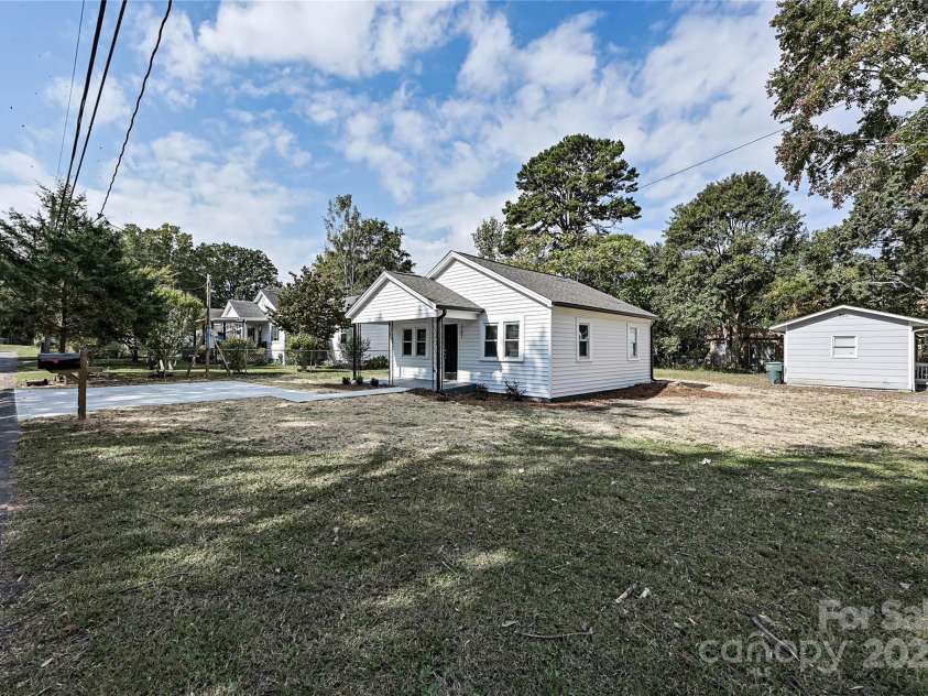 2207 Gardner Street, Gastonia, NC 28054.  MLS# CAR4274136, YatesRealty ID 21668. 