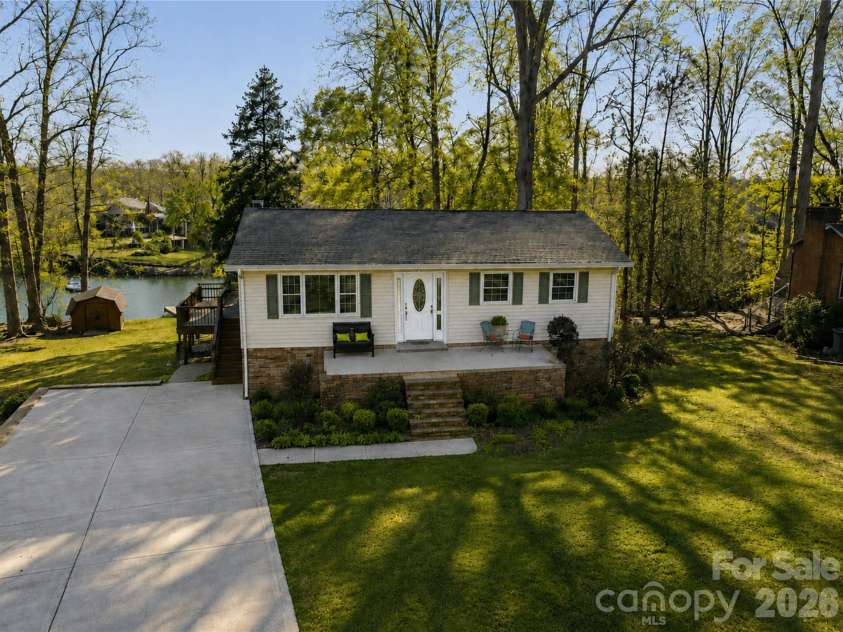 116 Stover Road, Mooresville, NC 28117.  MLS# CAR4405037, YatesRealty ID 2167. 