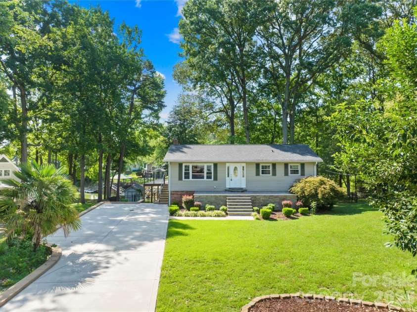 116 Stover Road, Mooresville, NC 28117.  MLS# CAR4405037, YatesRealty ID 2167. Front Yard