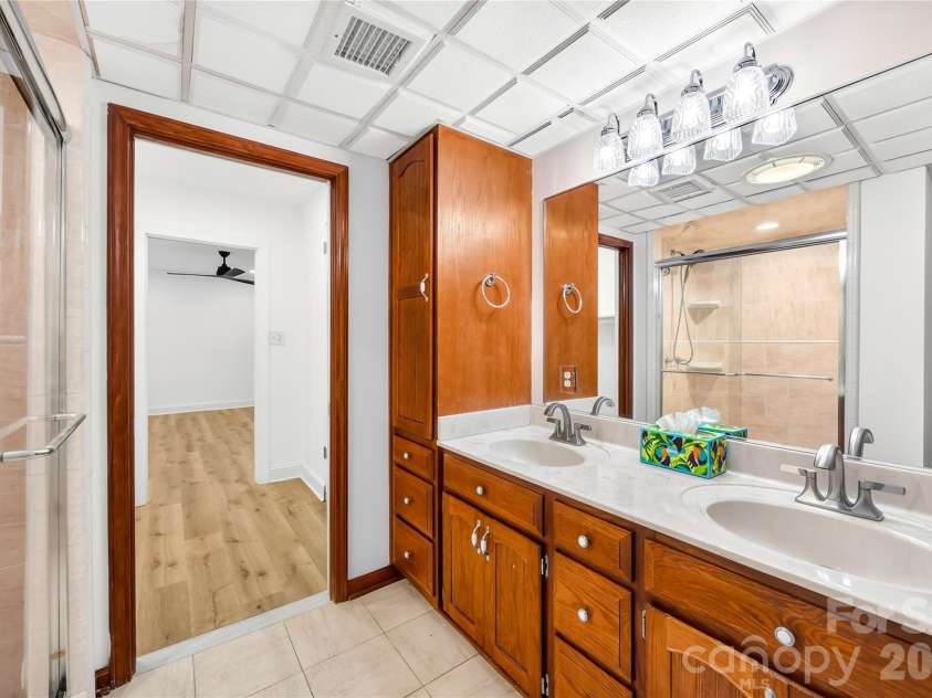 116 Stover Road, Mooresville, NC 28117.  MLS# CAR4405037, YatesRealty ID 2167. Master Bath