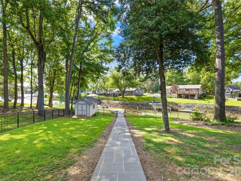 116 Stover Road, Mooresville, NC 28117.  MLS# CAR4405037, YatesRealty ID 2167. New Walkway