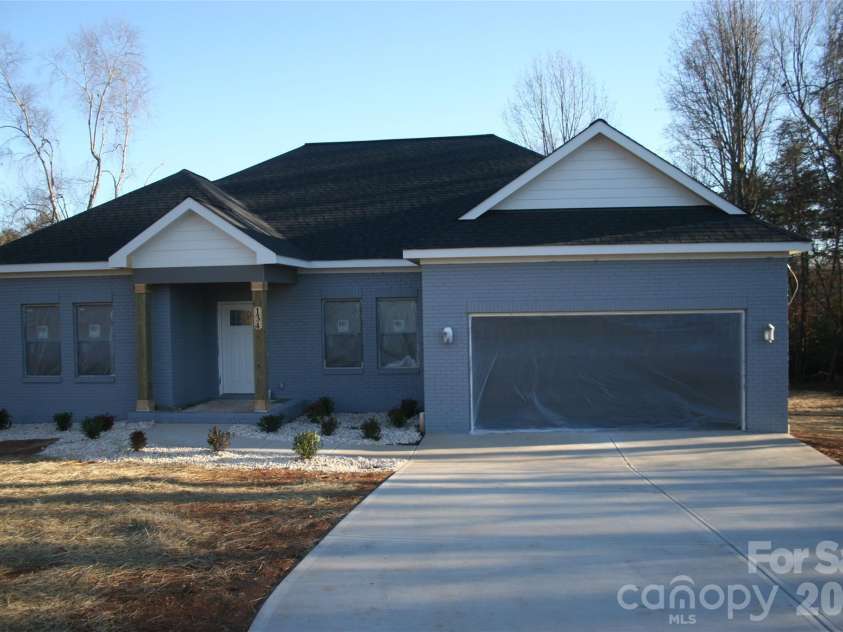 134 Whitney Lane, Statesville, NC 28625.  MLS# CAR4338109, YatesRealty ID 21670. 