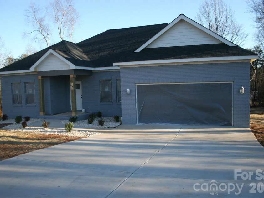 134 Whitney Lane, Statesville, NC 28625.  MLS# CAR4338109, YatesRealty ID 21670. 