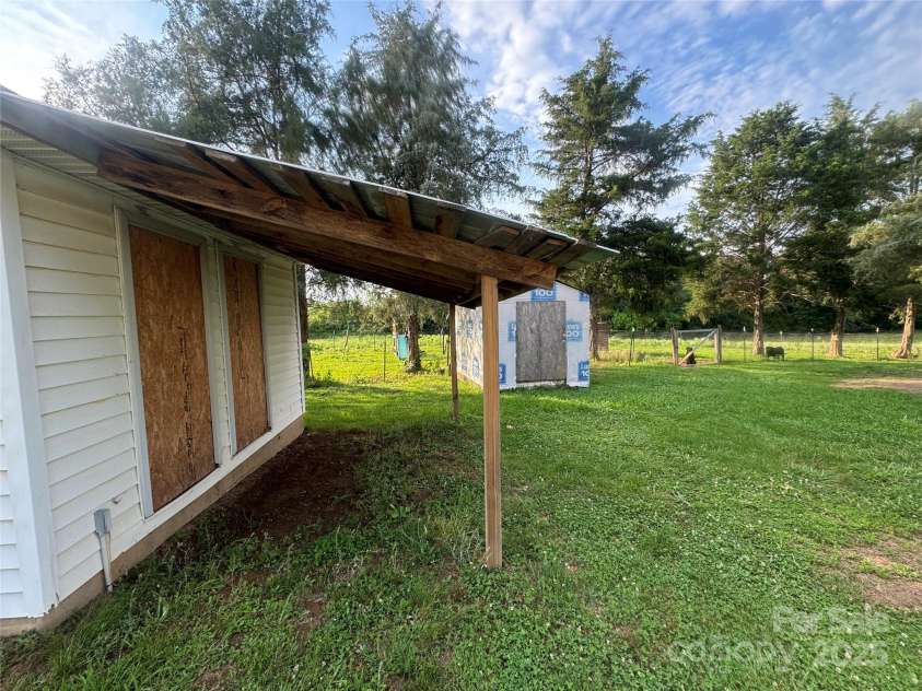 22987 Alonzo Road, Oakboro, NC 28129.  MLS# CAR4273139, YatesRealty ID 21670. 