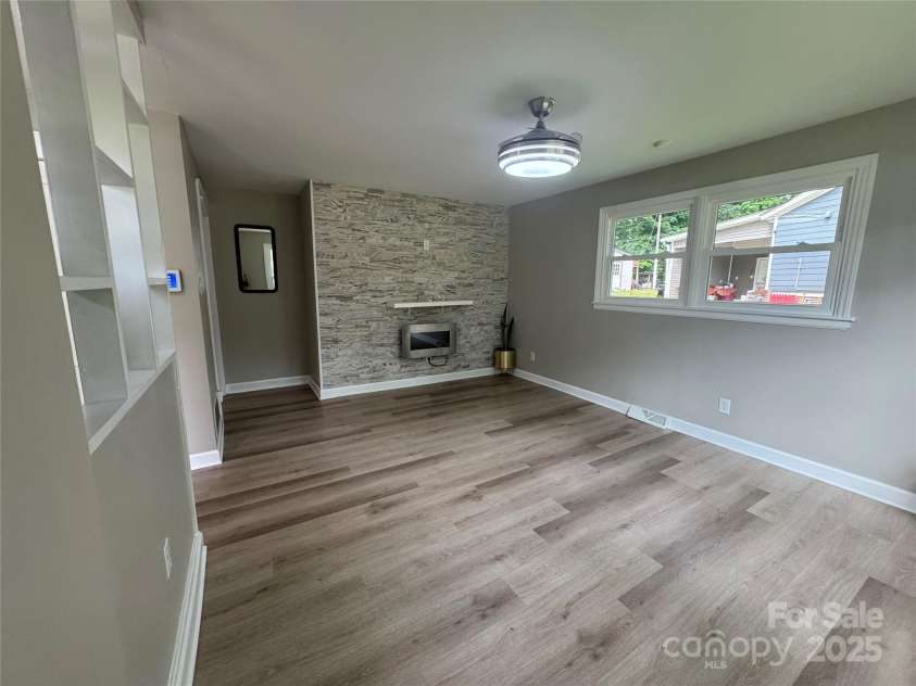 4524 Cinderella Road, Charlotte, NC 28213.  MLS# CAR4261131, YatesRealty ID 21671. 