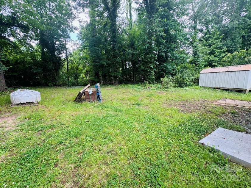 4524 Cinderella Road, Charlotte, NC 28213.  MLS# CAR4261131, YatesRealty ID 21671. 