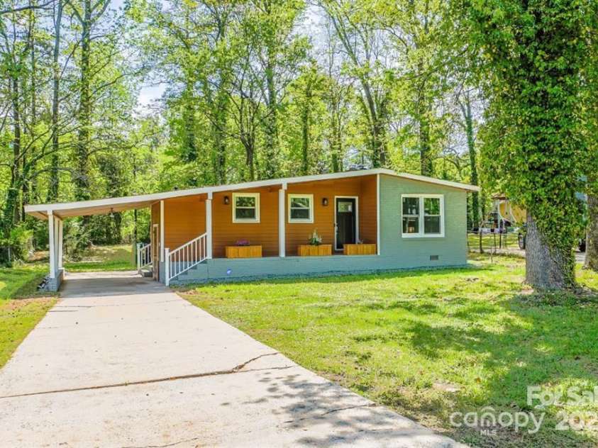 4524 Cinderella Road, Charlotte, NC 28213.  MLS# CAR4261131, YatesRealty ID 21671. 