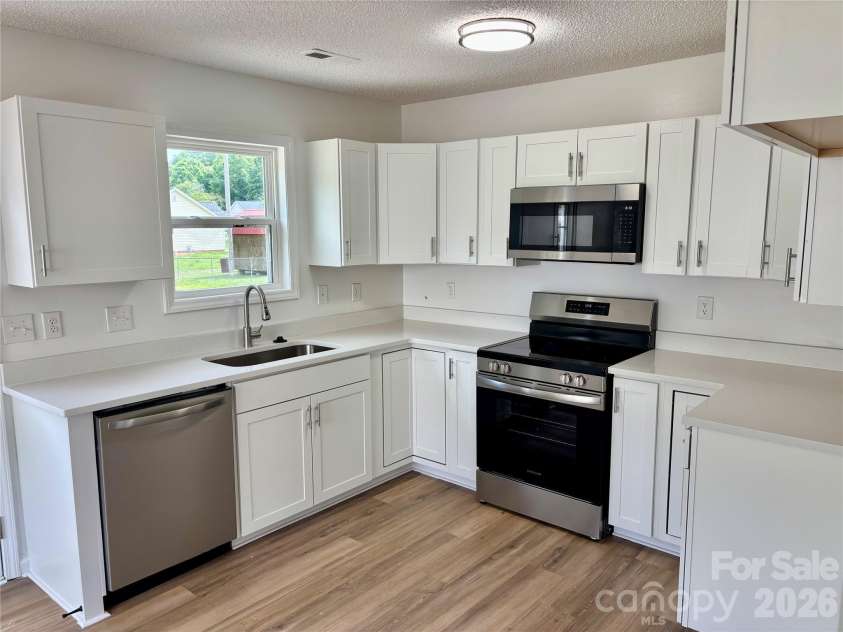 1002 Crescent Way, Wingate, NC 28174.  MLS# CAR4381075, YatesRealty ID 21672. Remodeled Kitchen with New Appliances