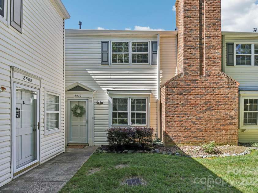 8510 Castle Pine Court, Charlotte, NC 28226.  MLS# CAR4310408, YatesRealty ID 21672. 