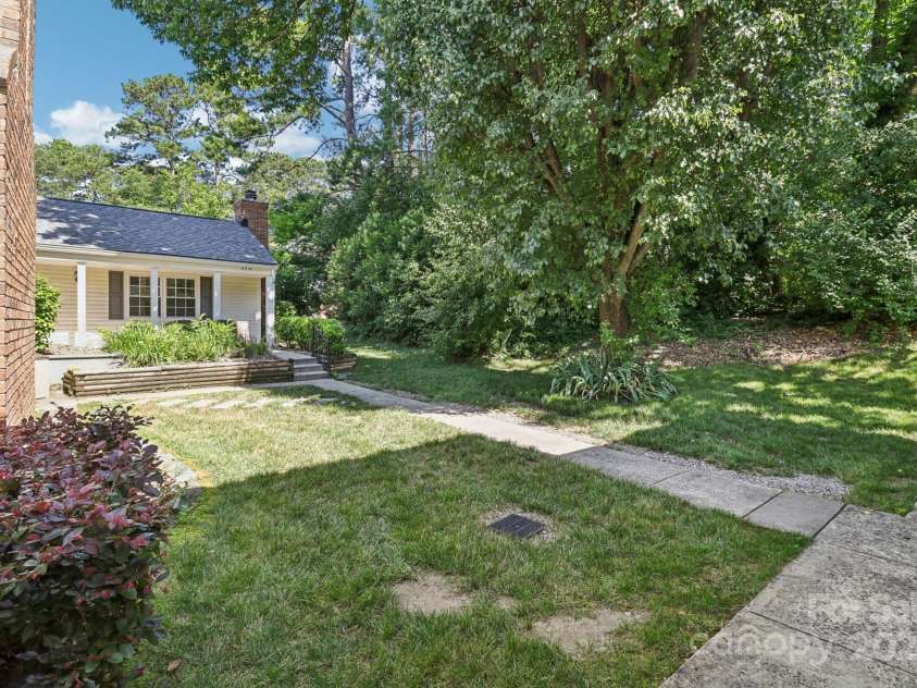 8510 Castle Pine Court, Charlotte, NC 28226.  MLS# CAR4310408, YatesRealty ID 21672. 