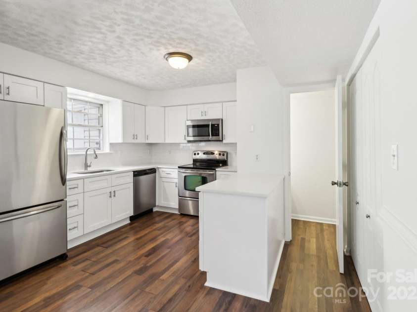 8510 Castle Pine Court, Charlotte, NC 28226.  MLS# CAR4310408, YatesRealty ID 21672. 