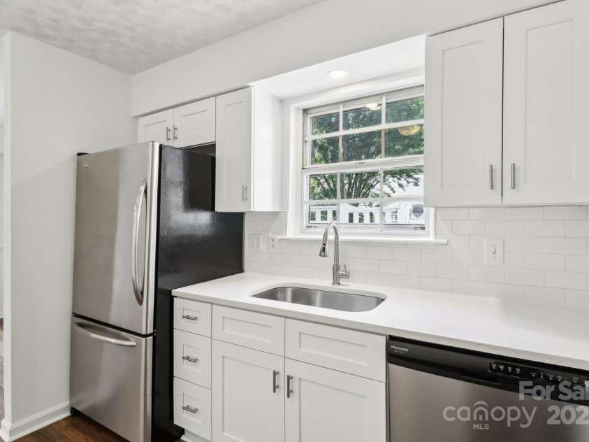 8510 Castle Pine Court, Charlotte, NC 28226.  MLS# CAR4310408, YatesRealty ID 21672. 