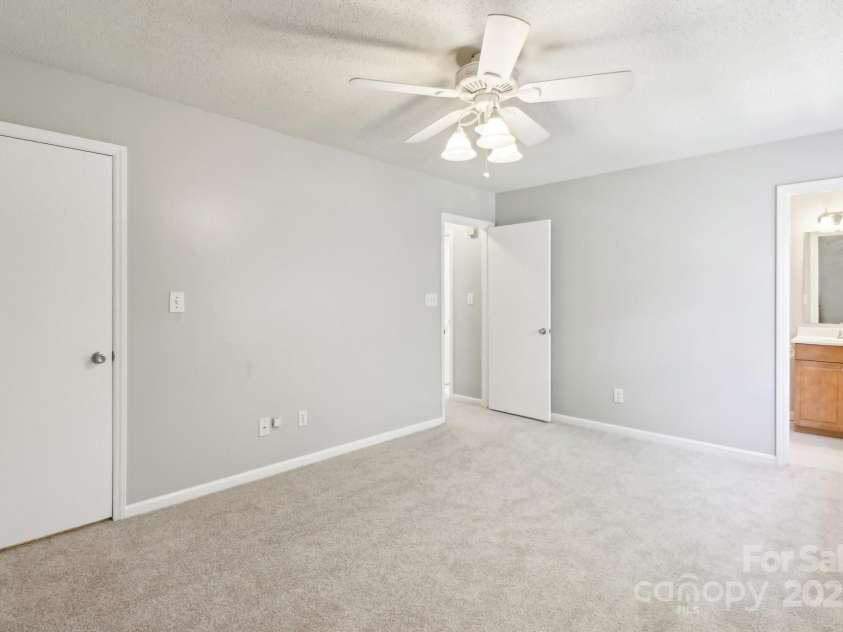 8510 Castle Pine Court, Charlotte, NC 28226.  MLS# CAR4310408, YatesRealty ID 21672. 