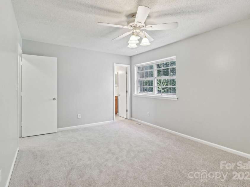 8510 Castle Pine Court, Charlotte, NC 28226.  MLS# CAR4310408, YatesRealty ID 21672. 