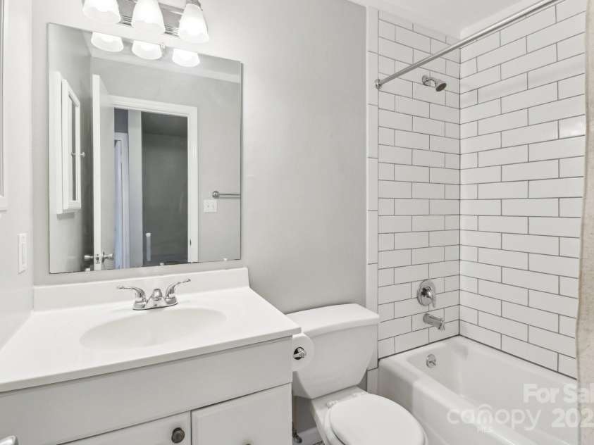 8510 Castle Pine Court, Charlotte, NC 28226.  MLS# CAR4310408, YatesRealty ID 21672. 