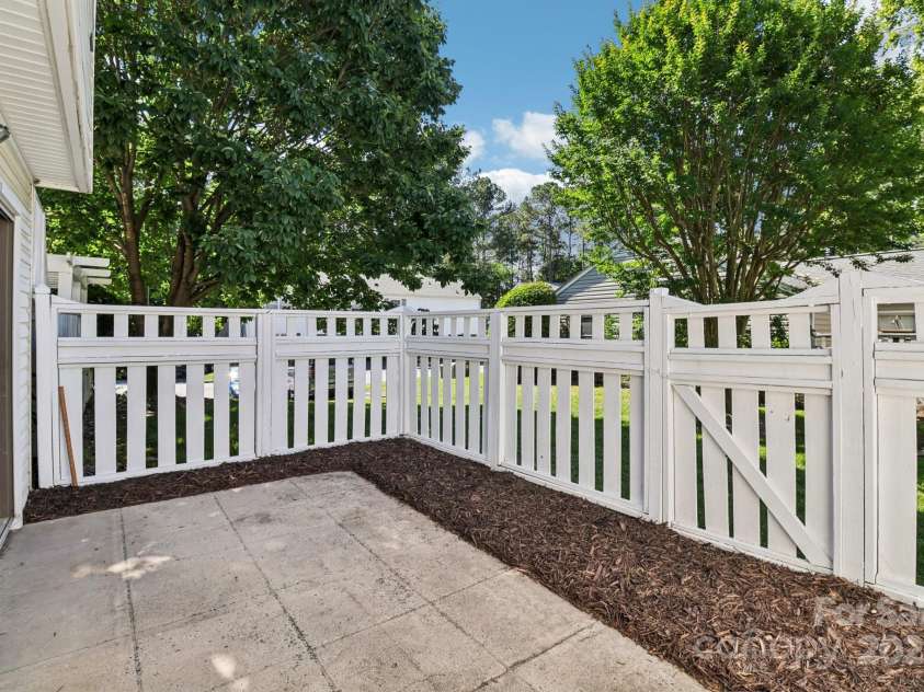 8510 Castle Pine Court, Charlotte, NC 28226.  MLS# CAR4310408, YatesRealty ID 21672. 