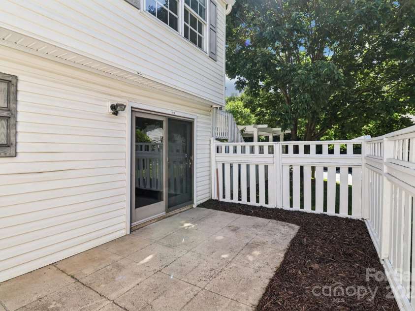 8510 Castle Pine Court, Charlotte, NC 28226.  MLS# CAR4310408, YatesRealty ID 21672. 