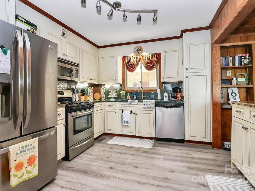 160 Quail Hollow Drive, Kings Mountain, NC 28086.  MLS# CAR4268451, YatesRealty ID 21673. 