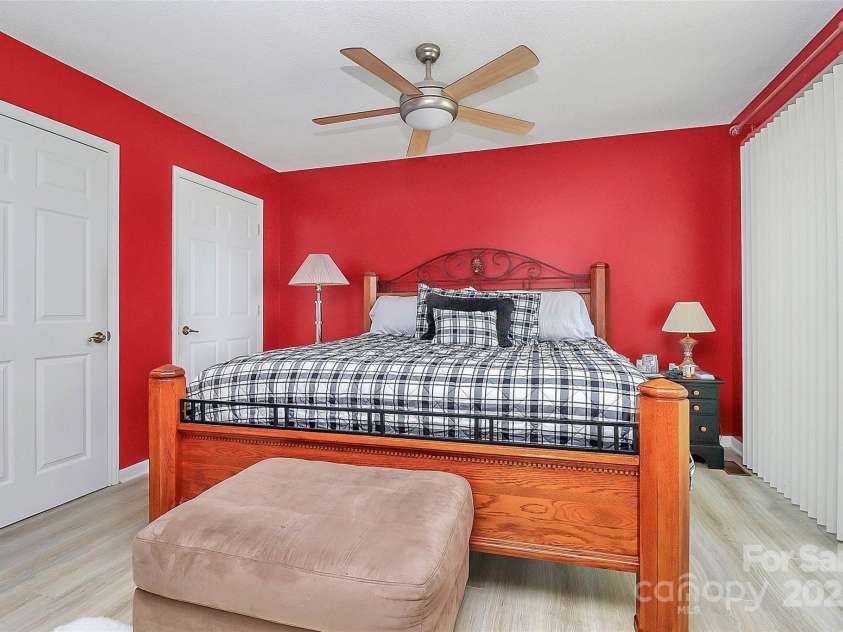 160 Quail Hollow Drive, Kings Mountain, NC 28086.  MLS# CAR4268451, YatesRealty ID 21673. 