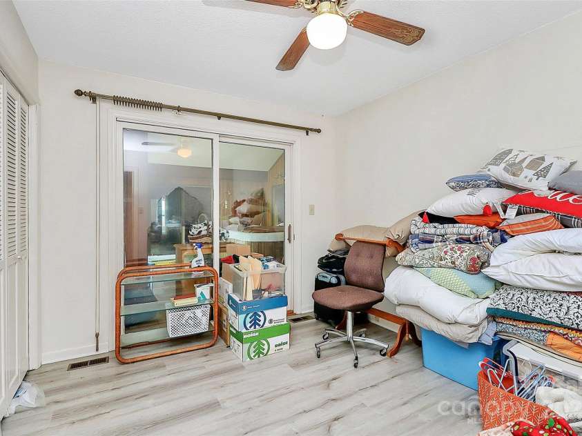 160 Quail Hollow Drive, Kings Mountain, NC 28086.  MLS# CAR4268451, YatesRealty ID 21673. 