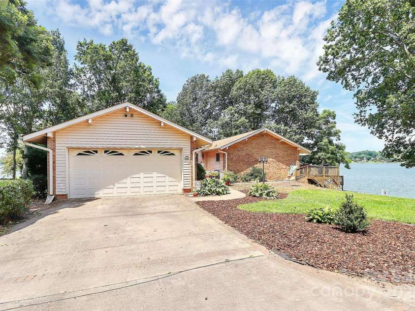 160 Quail Hollow Drive, Kings Mountain, NC 28086.  MLS# CAR4268451, YatesRealty ID 21673. 