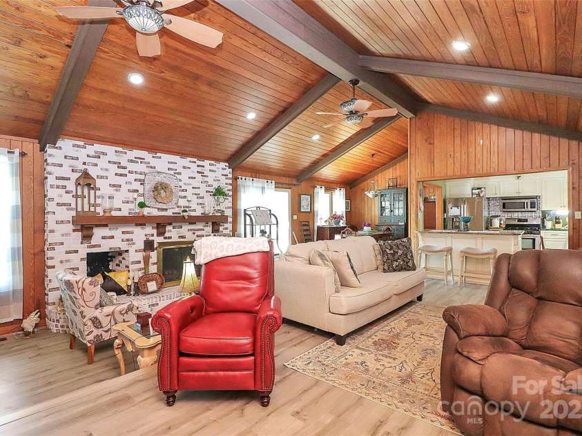 160 Quail Hollow Drive, Kings Mountain, NC 28086.  MLS# CAR4268451, YatesRealty ID 21673. 