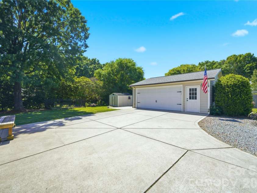 5701 Cedar Hill Drive, Wesley Chapel, NC 28110.  MLS# CAR4380517, YatesRealty ID 21674. Large driveway with extra parking