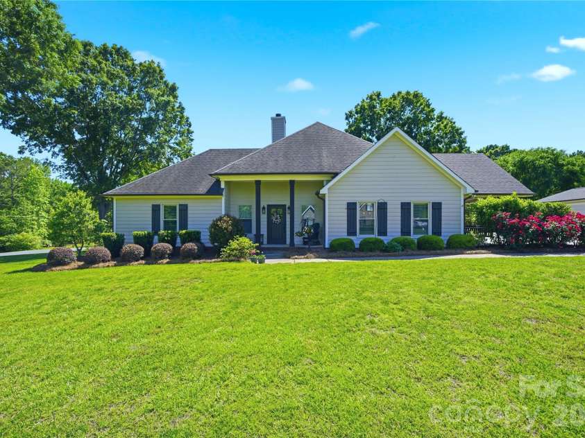 5701 Cedar Hill Drive, Wesley Chapel, NC 28110.  MLS# CAR4380517, YatesRealty ID 21674. Welcome to 5701 Cedar Hill Dr.