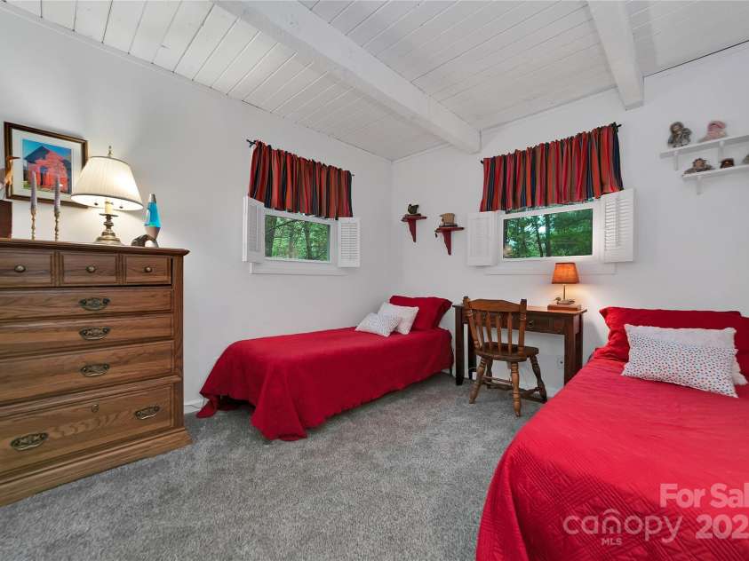 679 Soquili Drive, Brevard, NC 28712.  MLS# CAR4265115, YatesRealty ID 21674. 