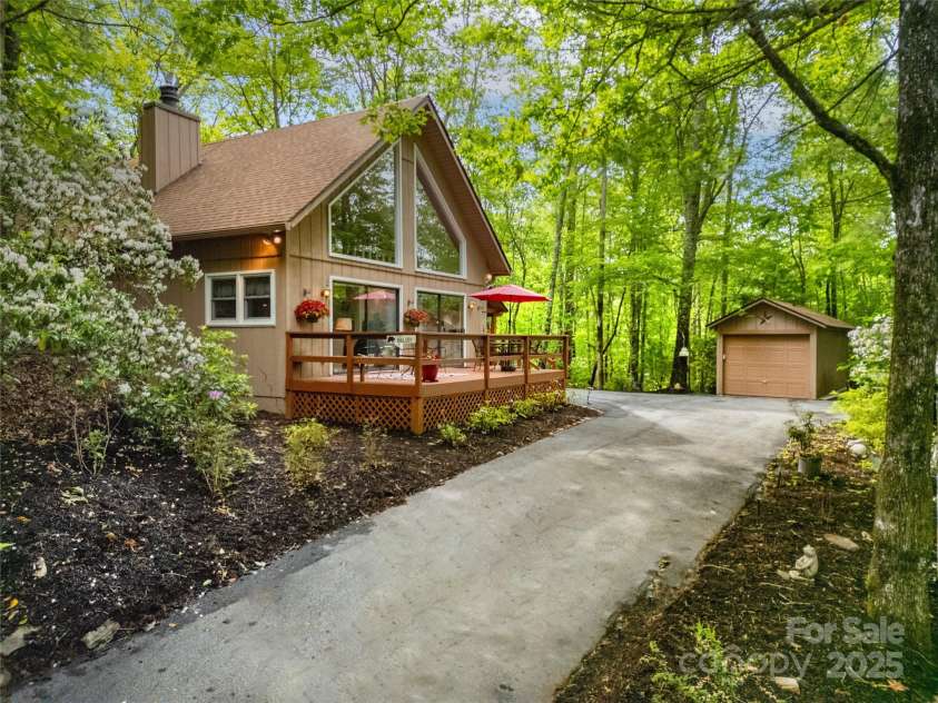 679 Soquili Drive, Brevard, NC 28712.  MLS# CAR4265115, YatesRealty ID 21674. Cozy font deck