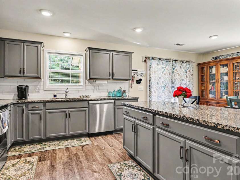 3401 Shillinglaw Road, Sharon, SC 29742.  MLS# CAR4380680, YatesRealty ID 21675. Kitchen with Granite Countertops