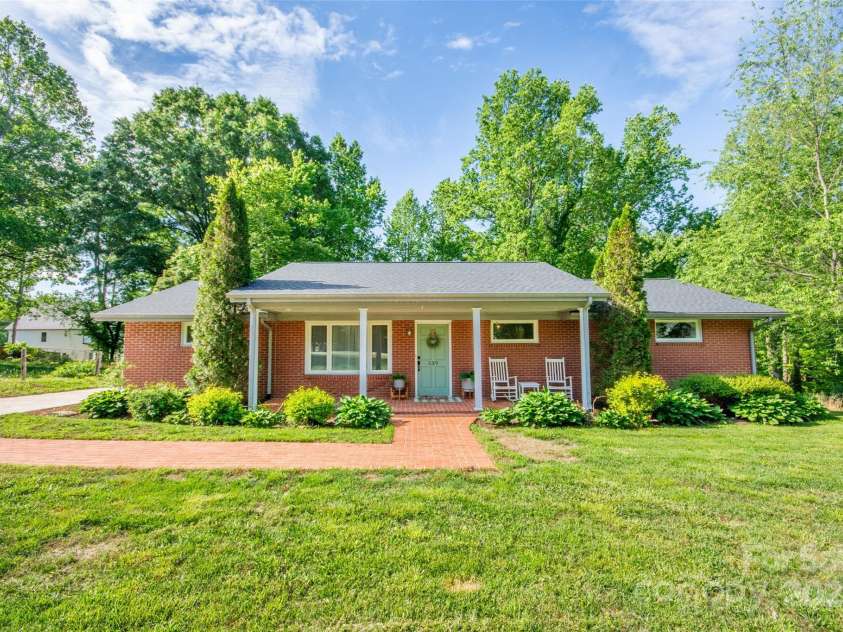 539 30th Avenue, Hickory, NC 28601.  MLS# CAR4252934, YatesRealty ID 21675. 