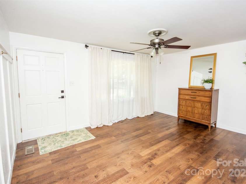 539 30th Avenue, Hickory, NC 28601.  MLS# CAR4252934, YatesRealty ID 21675. 