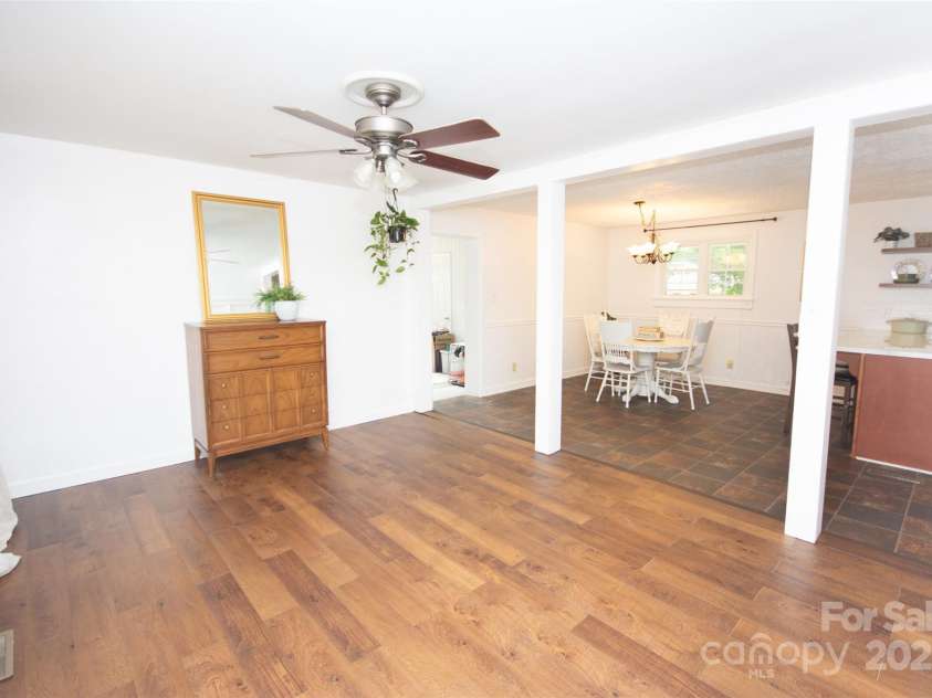 539 30th Avenue, Hickory, NC 28601.  MLS# CAR4252934, YatesRealty ID 21675. 