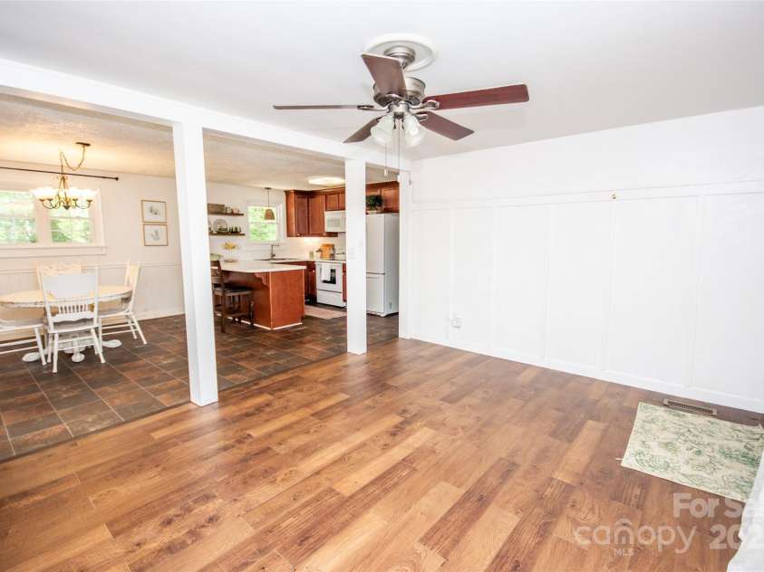 539 30th Avenue, Hickory, NC 28601.  MLS# CAR4252934, YatesRealty ID 21675. 