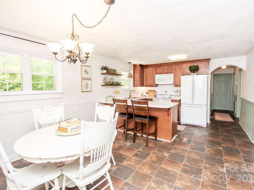 539 30th Avenue, Hickory, NC 28601.  MLS# CAR4252934, YatesRealty ID 21675. 