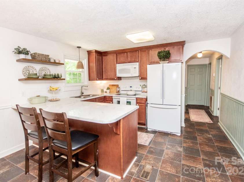 539 30th Avenue, Hickory, NC 28601.  MLS# CAR4252934, YatesRealty ID 21675. 