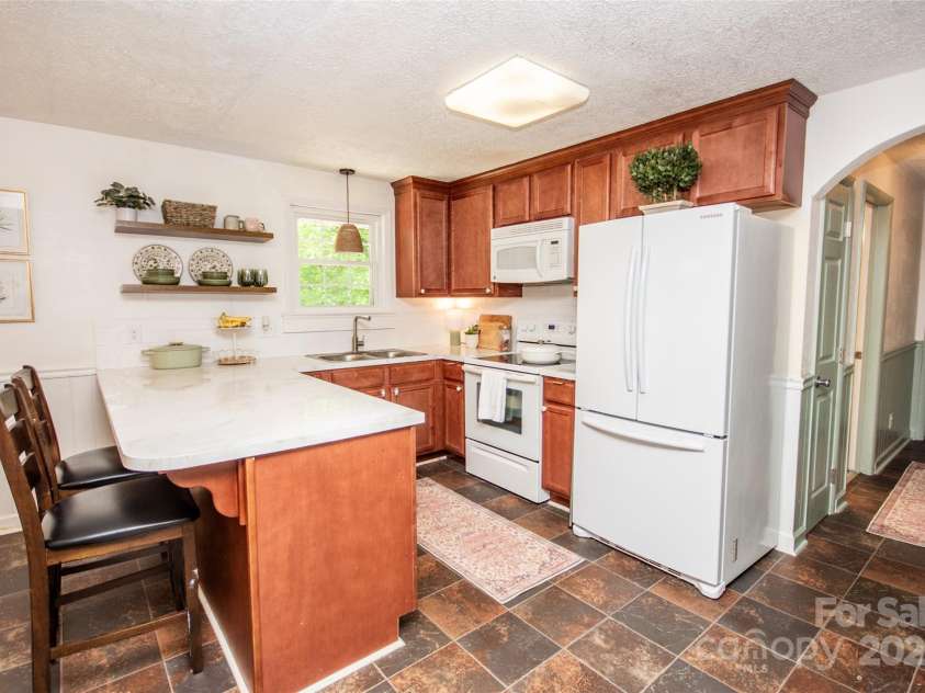 539 30th Avenue, Hickory, NC 28601.  MLS# CAR4252934, YatesRealty ID 21675. 