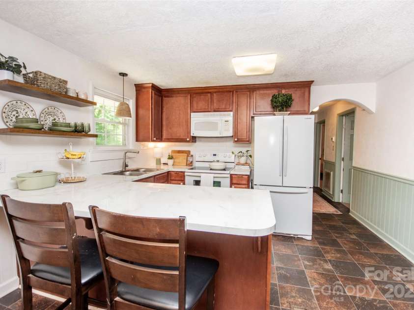 539 30th Avenue, Hickory, NC 28601.  MLS# CAR4252934, YatesRealty ID 21675. 