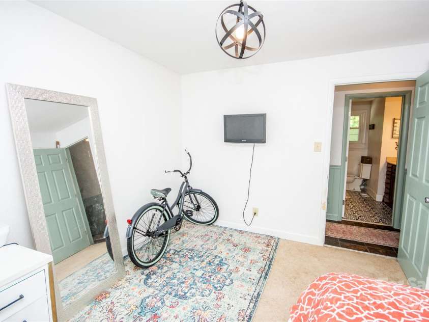 539 30th Avenue, Hickory, NC 28601.  MLS# CAR4252934, YatesRealty ID 21675. 