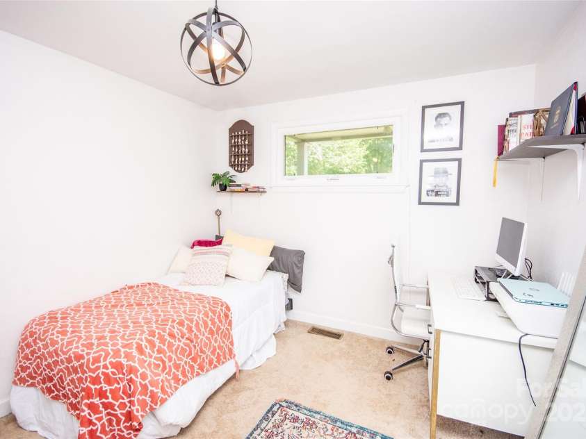 539 30th Avenue, Hickory, NC 28601.  MLS# CAR4252934, YatesRealty ID 21675. 