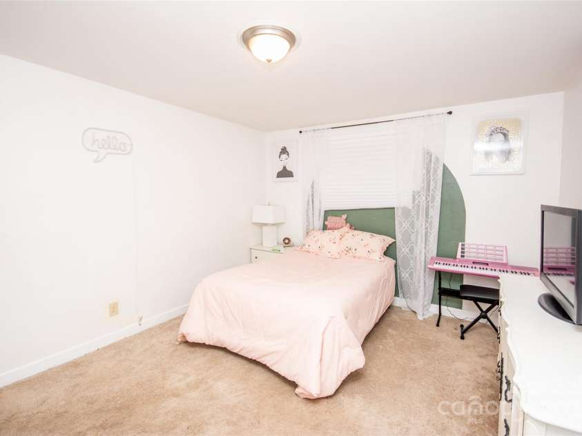 539 30th Avenue, Hickory, NC 28601.  MLS# CAR4252934, YatesRealty ID 21675. 