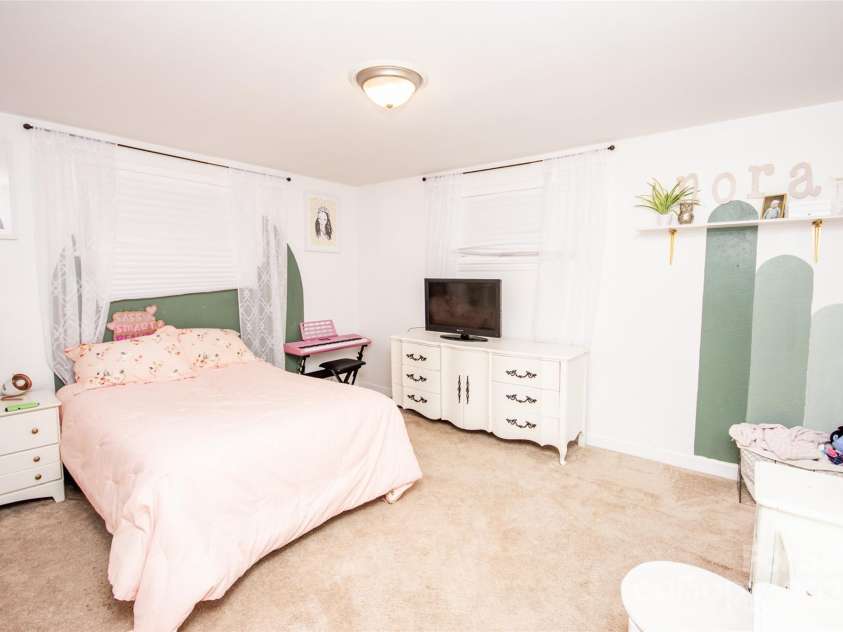 539 30th Avenue, Hickory, NC 28601.  MLS# CAR4252934, YatesRealty ID 21675. 