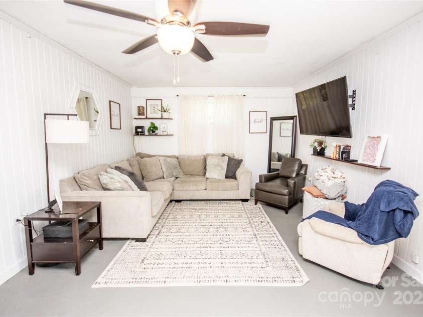 539 30th Avenue, Hickory, NC 28601.  MLS# CAR4252934, YatesRealty ID 21675. 