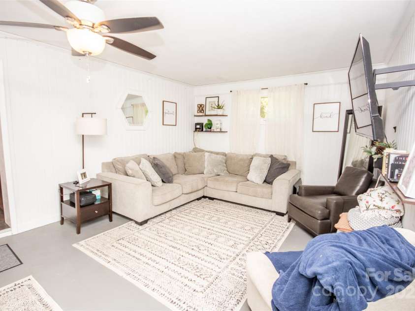 539 30th Avenue, Hickory, NC 28601.  MLS# CAR4252934, YatesRealty ID 21675. 