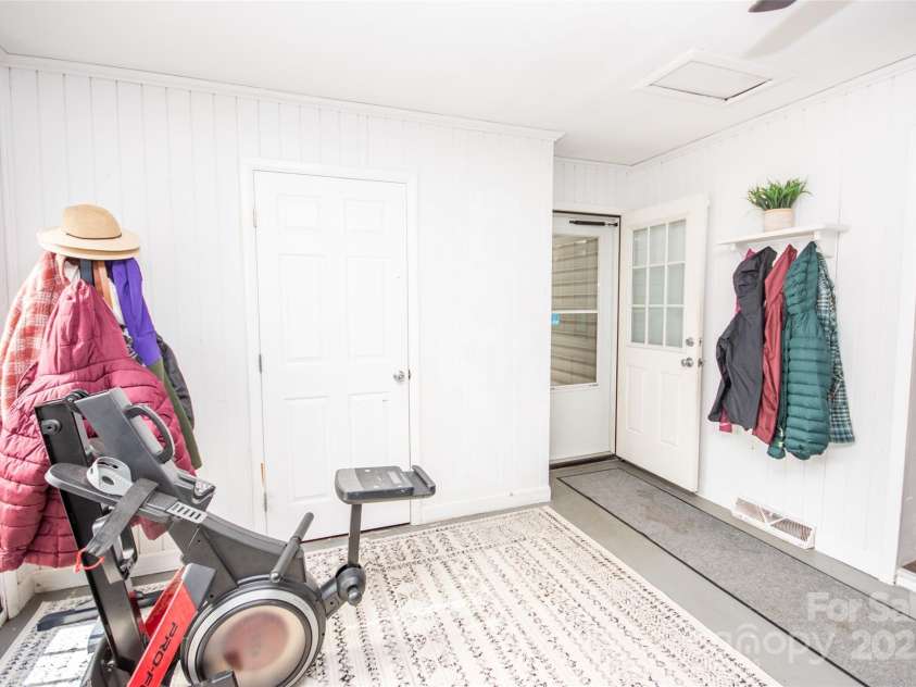 539 30th Avenue, Hickory, NC 28601.  MLS# CAR4252934, YatesRealty ID 21675. 