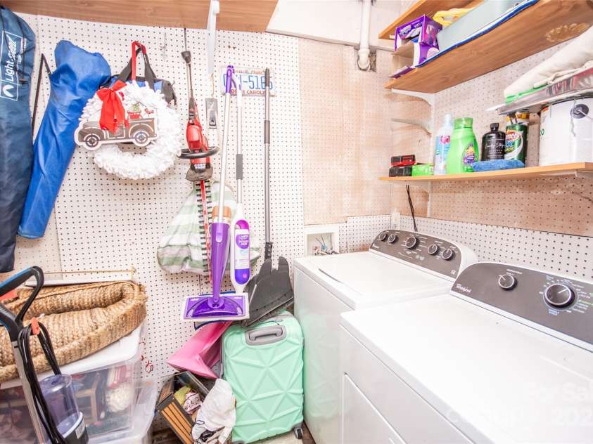 539 30th Avenue, Hickory, NC 28601.  MLS# CAR4252934, YatesRealty ID 21675. 