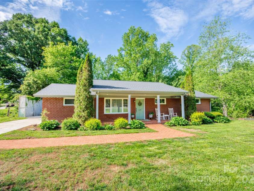 539 30th Avenue, Hickory, NC 28601.  MLS# CAR4252934, YatesRealty ID 21675. 
